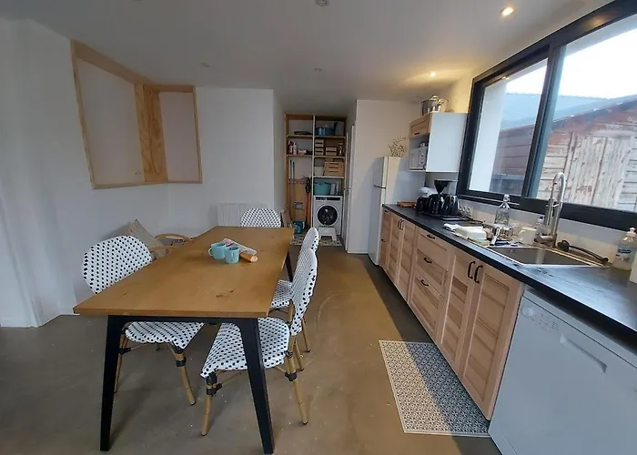 Holiday home Maison De Bord De Jardin Clot - 4-6 Lits *